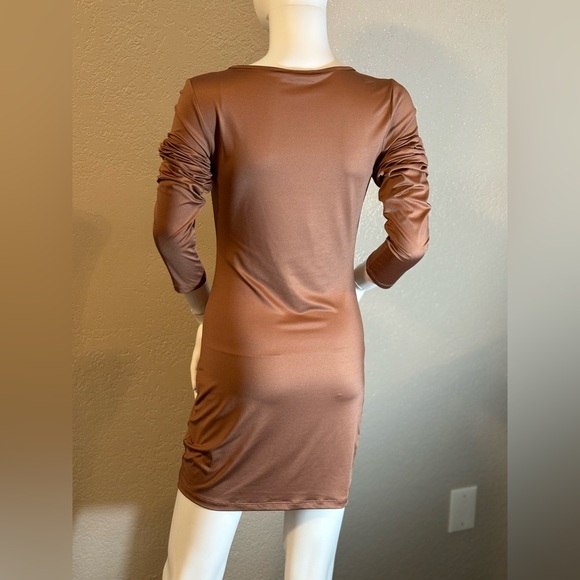 🥳♥️ Gianni Bini Brown Mini Icon Knit Scoop Neck Long Sleeve Dress - Picture 7 of 8